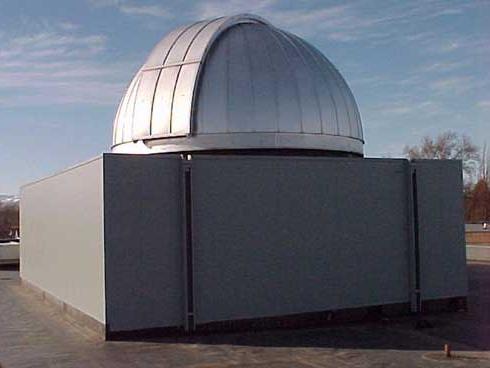 天文台从西边呈圆顶状.